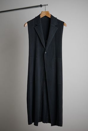 Issey Miyake Hatching Pleats Vest on Hanger